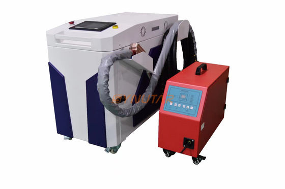 Piccola macchina di saldatura a laser portatile da 2000 W con sistema di raffreddamento ad acqua